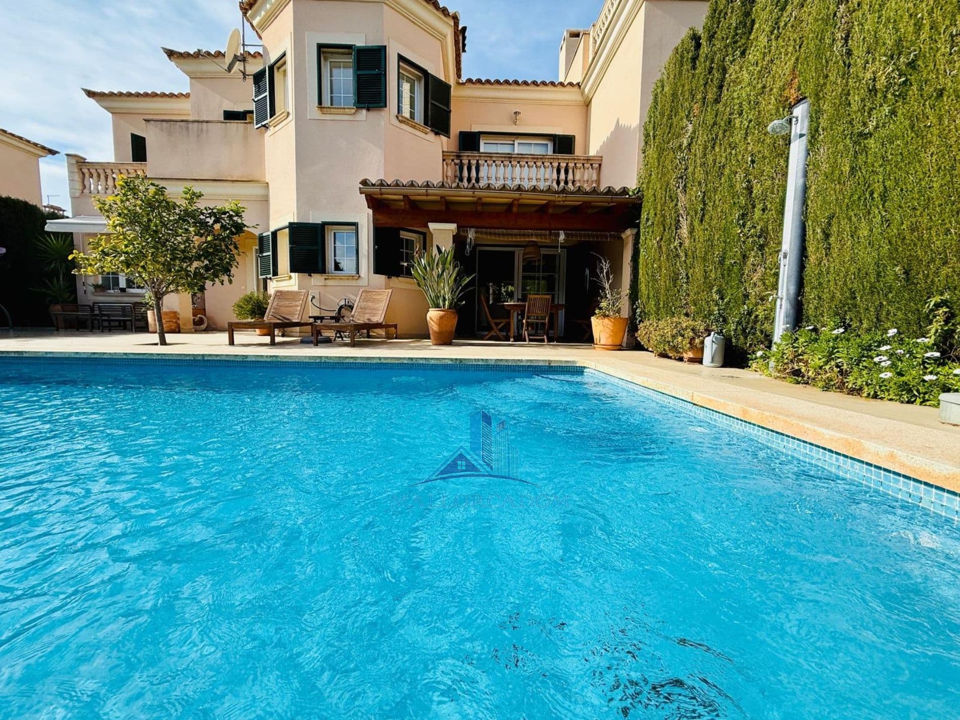 Elegante y amplia villa pareada en la exclusiva zona residencial de Puig de Ros - Foto 1