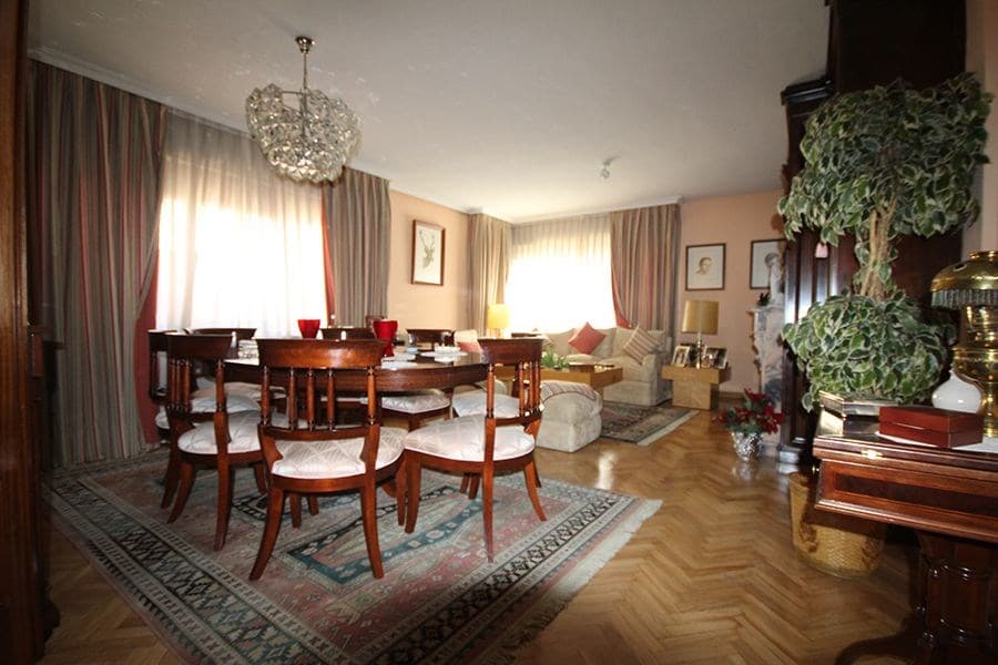 Chalet pareado de 5 dormitorios en Peñagrande - Foto 2