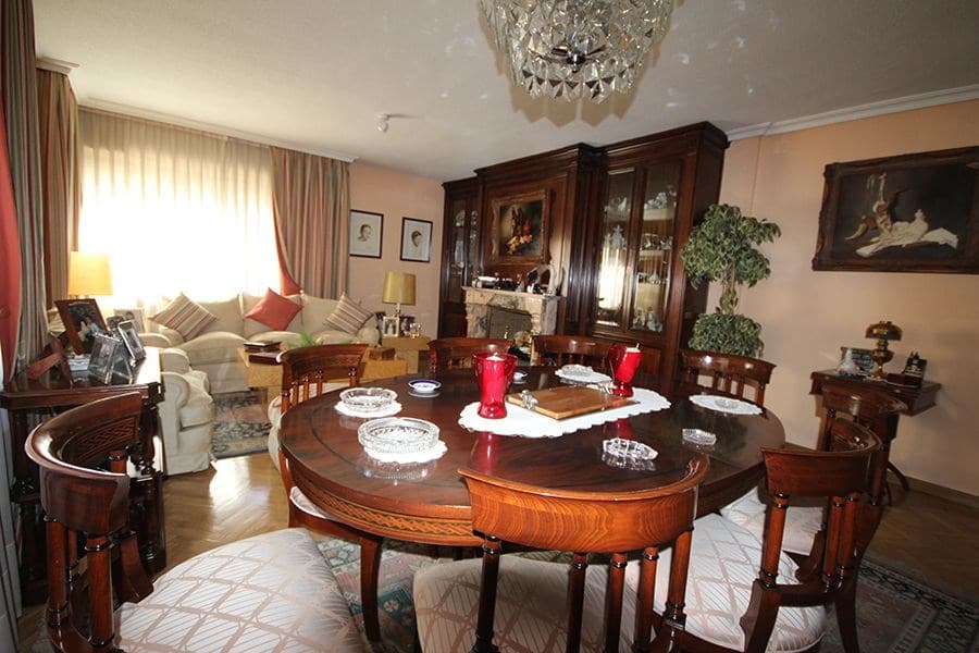 Chalet pareado de 5 dormitorios en Peñagrande - Foto 3