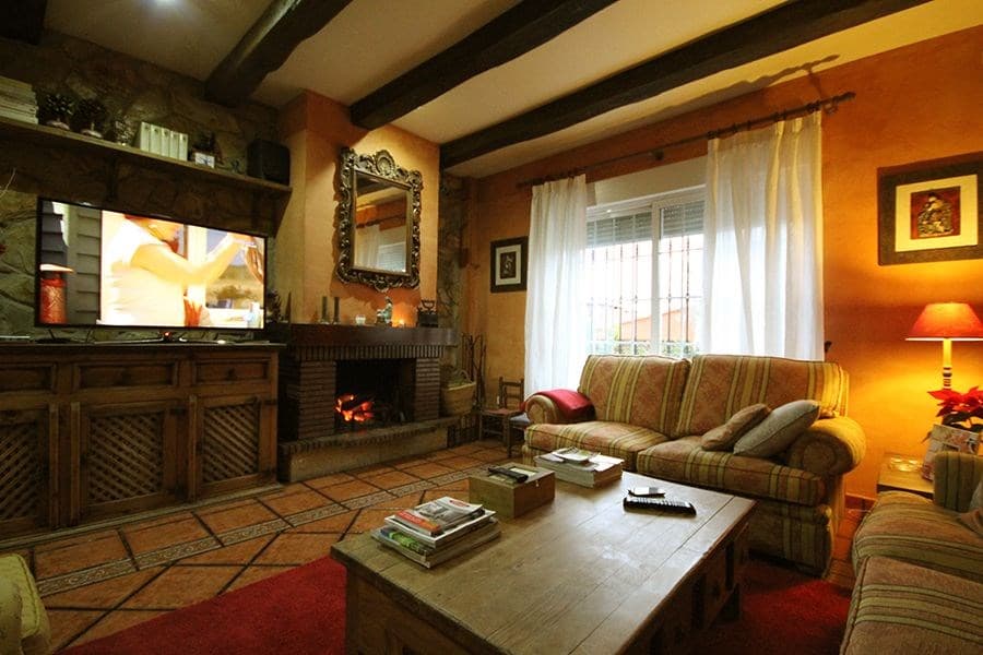 Espectacular chalet independiente con piscina en Montecarmelo - Foto 1