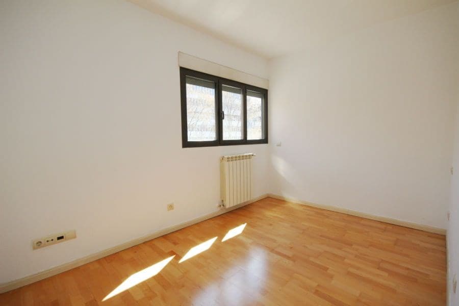 Piso de 2 dormitorios y 2 baños con plaza de garaje - Foto 4