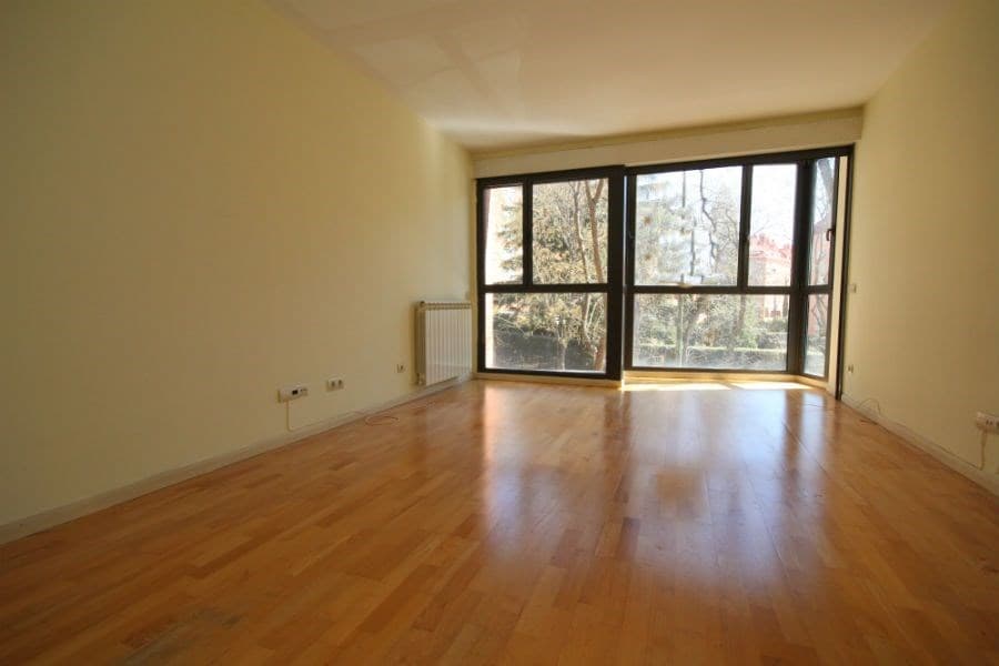 Piso de 2 dormitorios y 2 baños con plaza de garaje - Foto 2