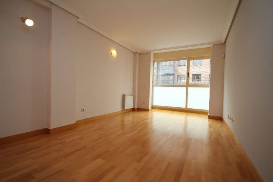 Amplio piso de dos dormitorios en las Tablas - Foto 1