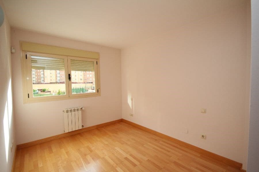 Amplio piso de dos dormitorios en las Tablas - Foto 5