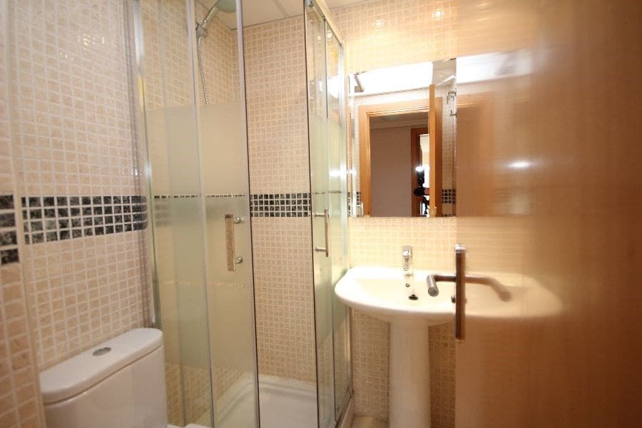 Amplio piso de dos dormitorios en las Tablas - Foto 4