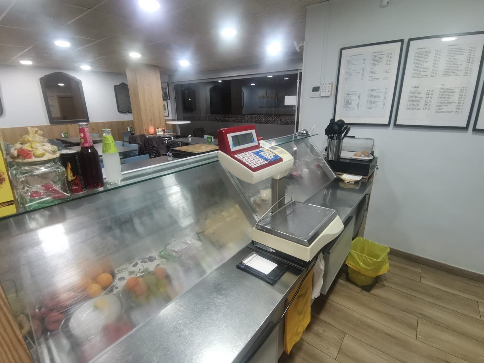 Local en Venta + Traspaso en Molins de Rei: ¡Listo para entrar y con salida de humos! - Foto 3