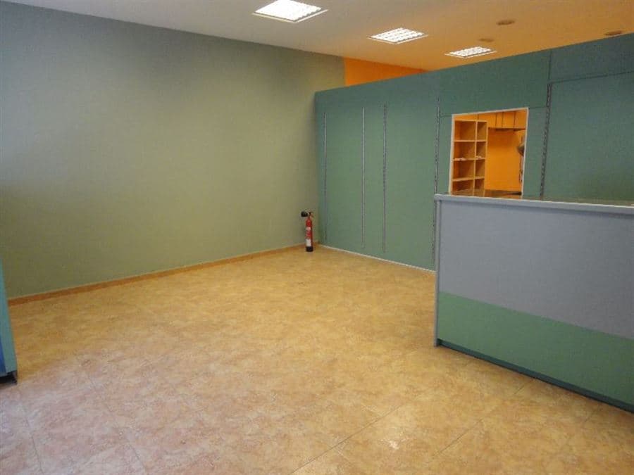 ESTUPENDO LOCAL EN PLENO CENTRO - Foto 3