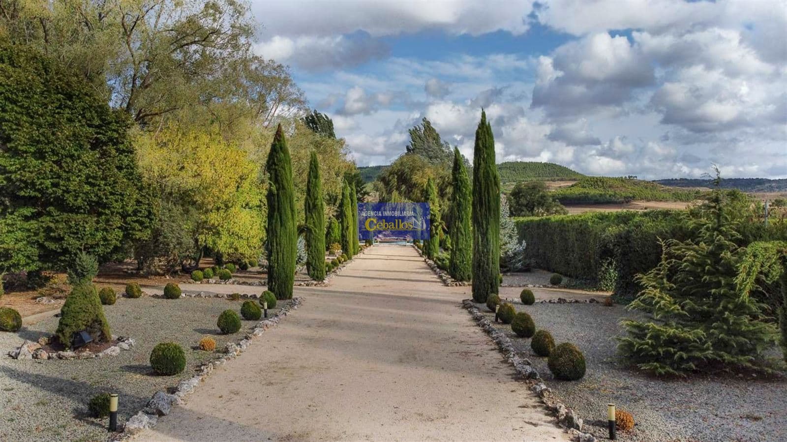 ¡Descubre una finca de diseño única a pocos pasos de Guadalajara y a menos de una hora de Madrid! - Foto 2