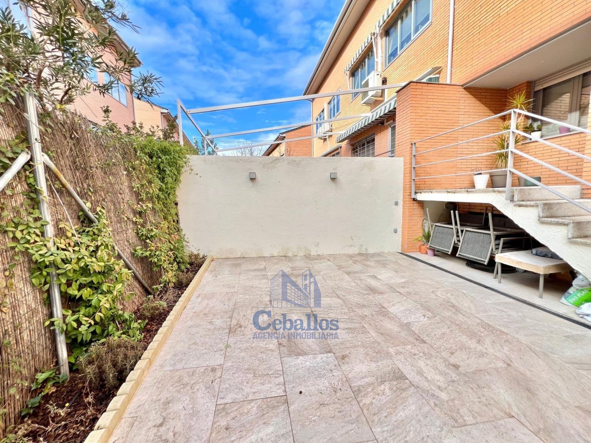 CHALET ADOSADO ZONA NUEVA - Foto 4