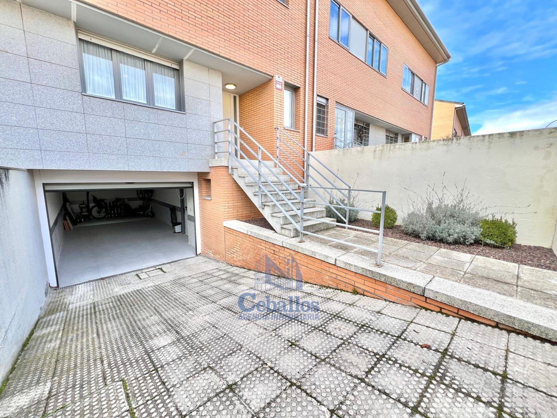 CHALET ADOSADO ZONA NUEVA - Foto 5