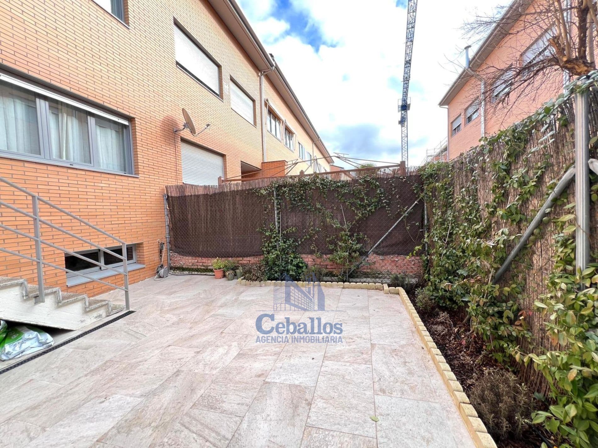 CHALET ADOSADO ZONA NUEVA - Foto 3