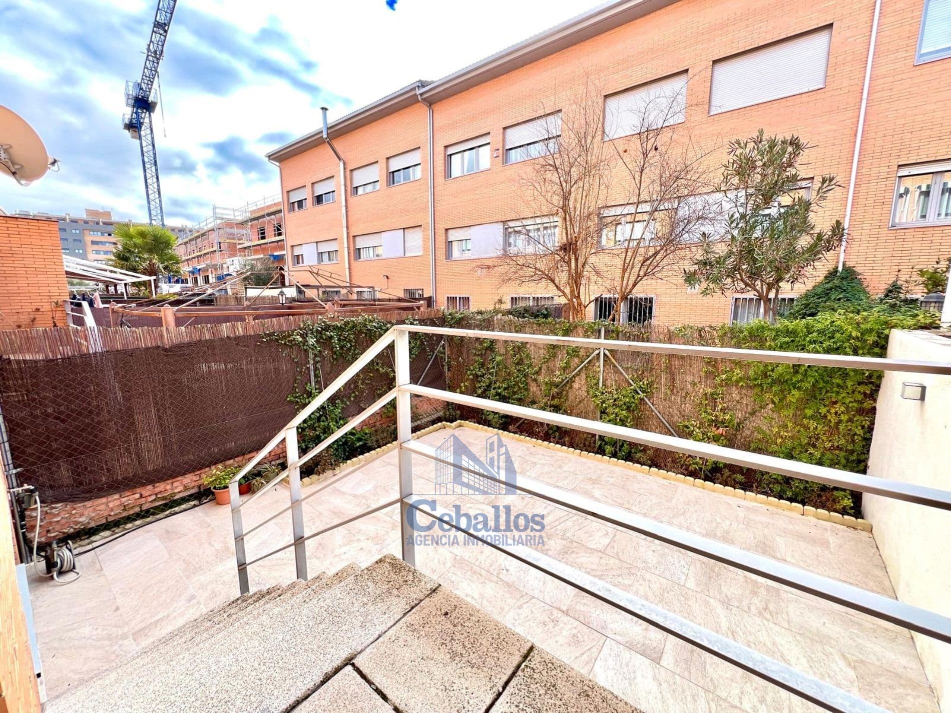 CHALET ADOSADO ZONA NUEVA - Foto 2