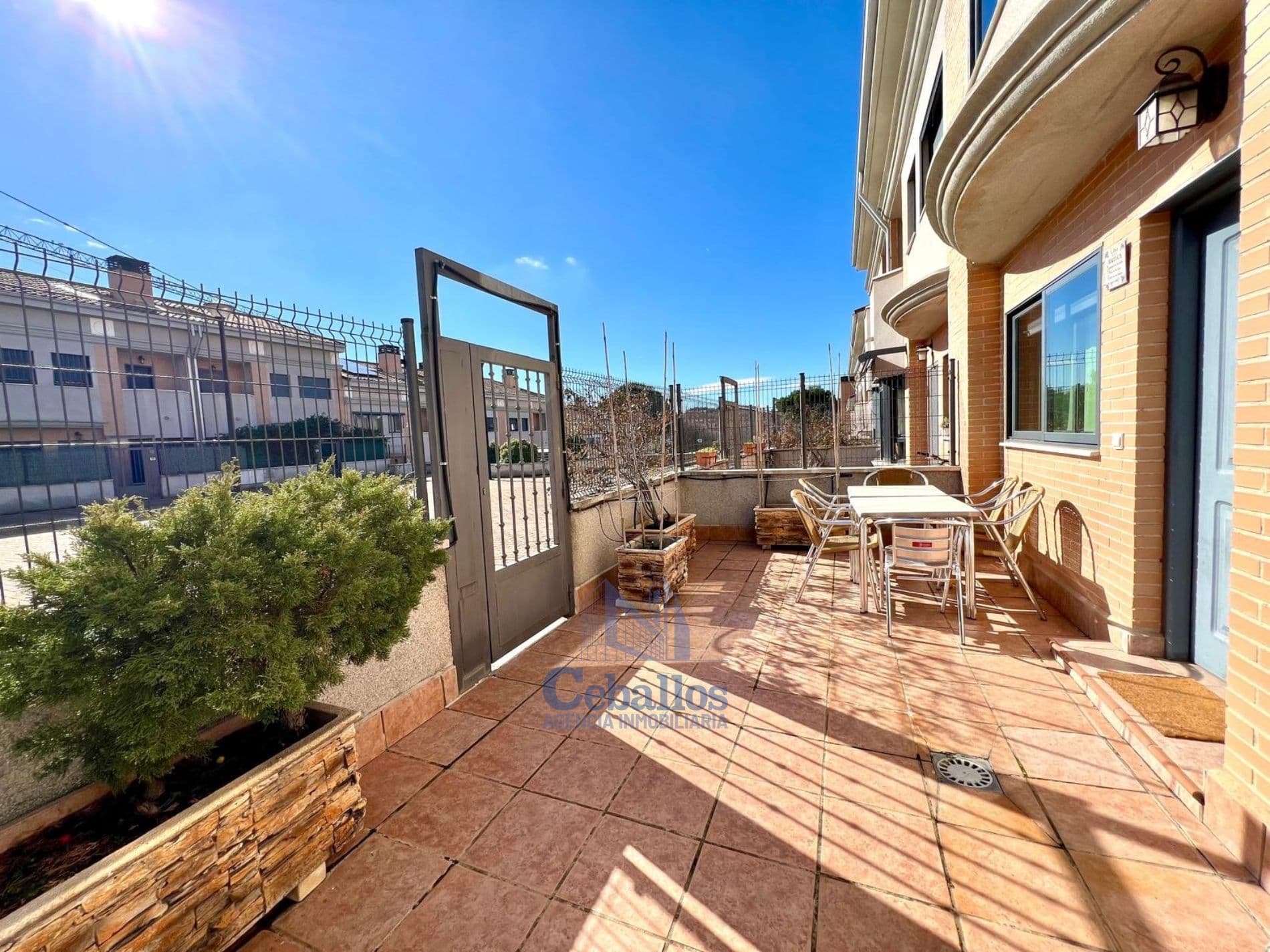 Magnífica propiedad situada en la zona nueva del municipio de Guadalajara - Foto 2