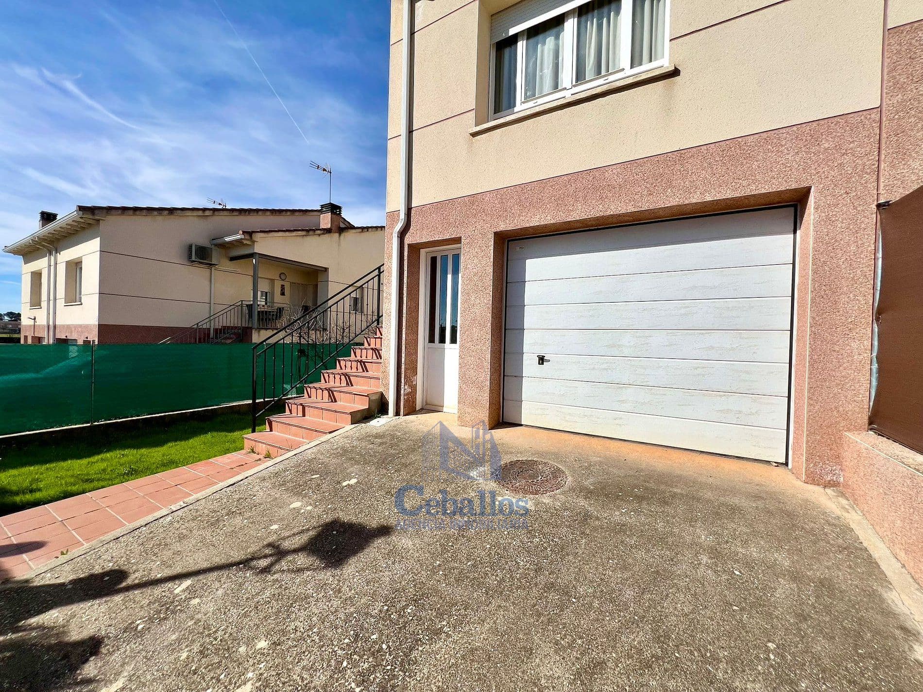 Fantástico chalet pareado de esquina que se encuentra en la encantadora localidad de Horche, en Guadalajara, - Foto 3