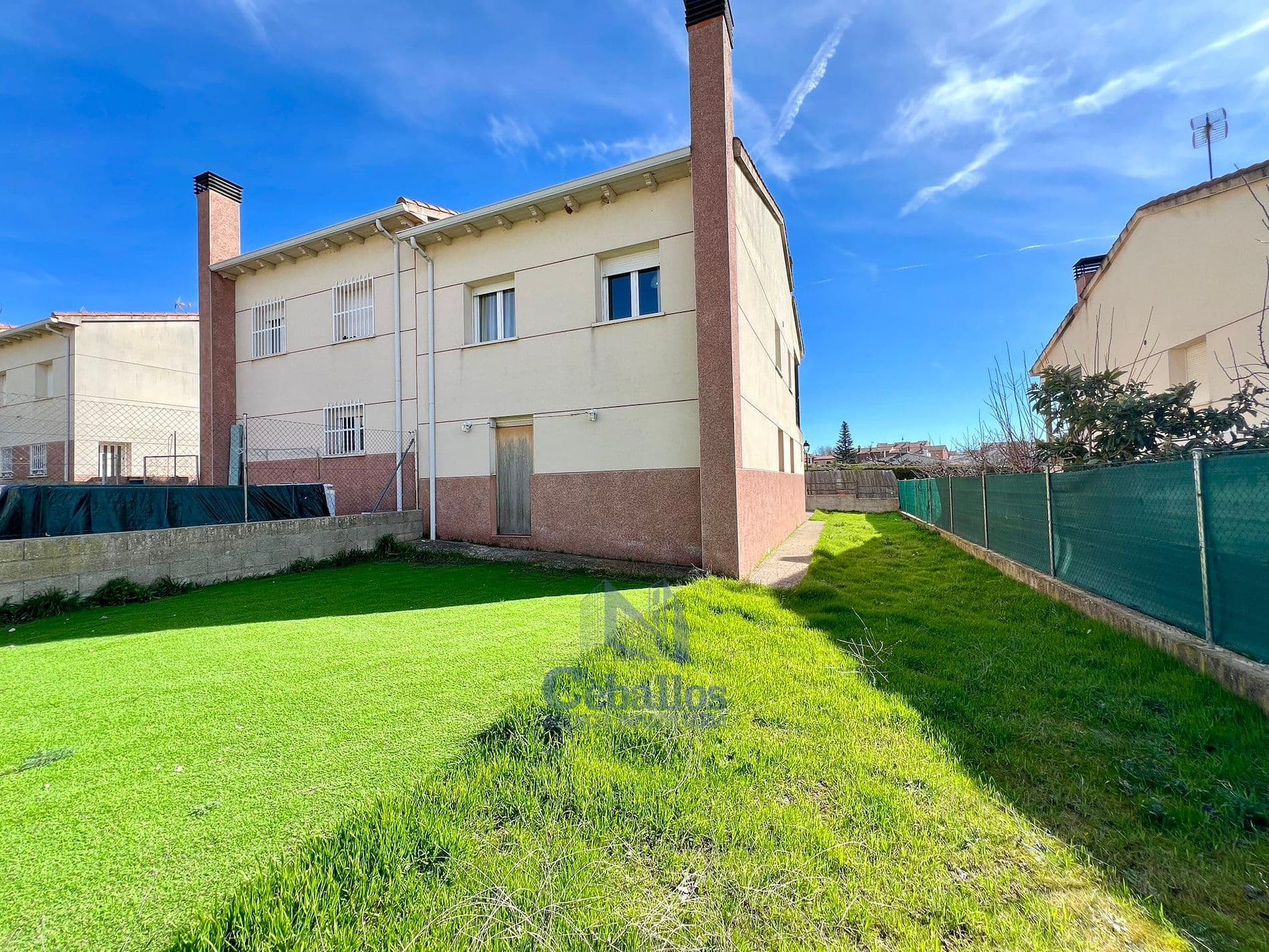 Fantástico chalet pareado de esquina que se encuentra en la encantadora localidad de Horche, en Guadalajara, - Foto 1