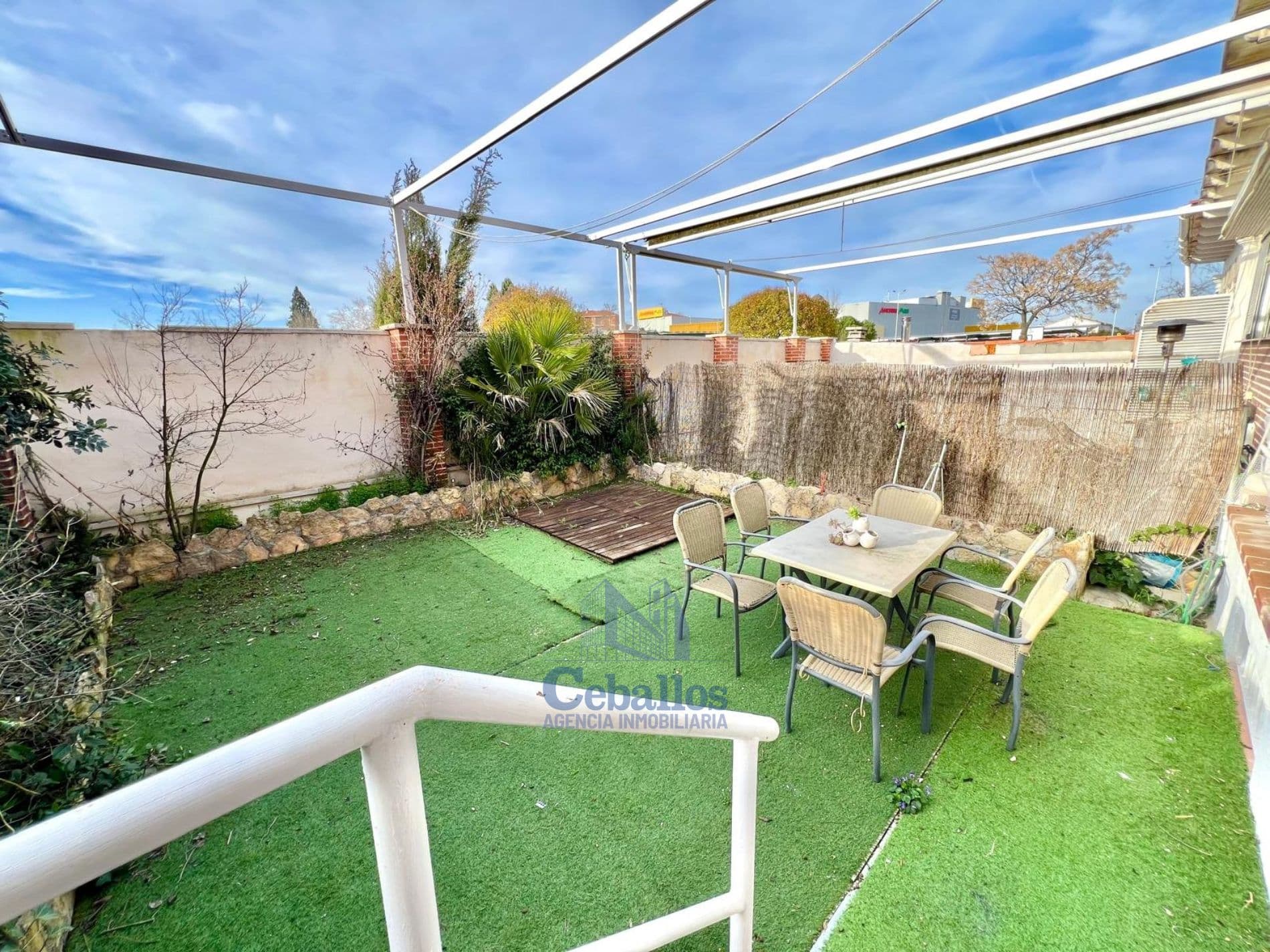 🏡 CHALET ADOSADO EN MANANTIALES – ESPACIO, CHIMENEA Y JARDÍN PRIVADO - Foto 3