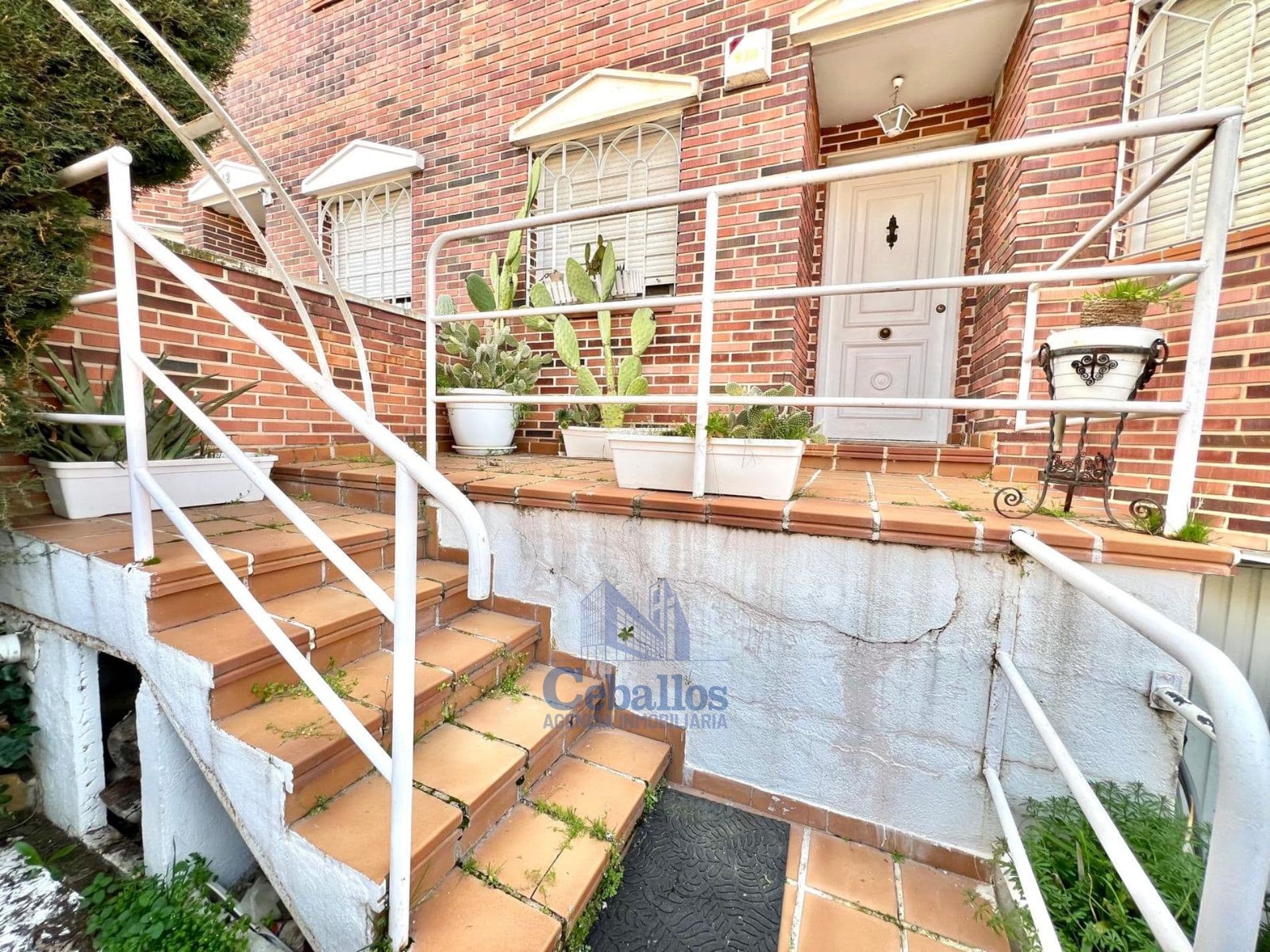 🏡 CHALET ADOSADO EN MANANTIALES – ESPACIO, CHIMENEA Y JARDÍN PRIVADO - Foto 2