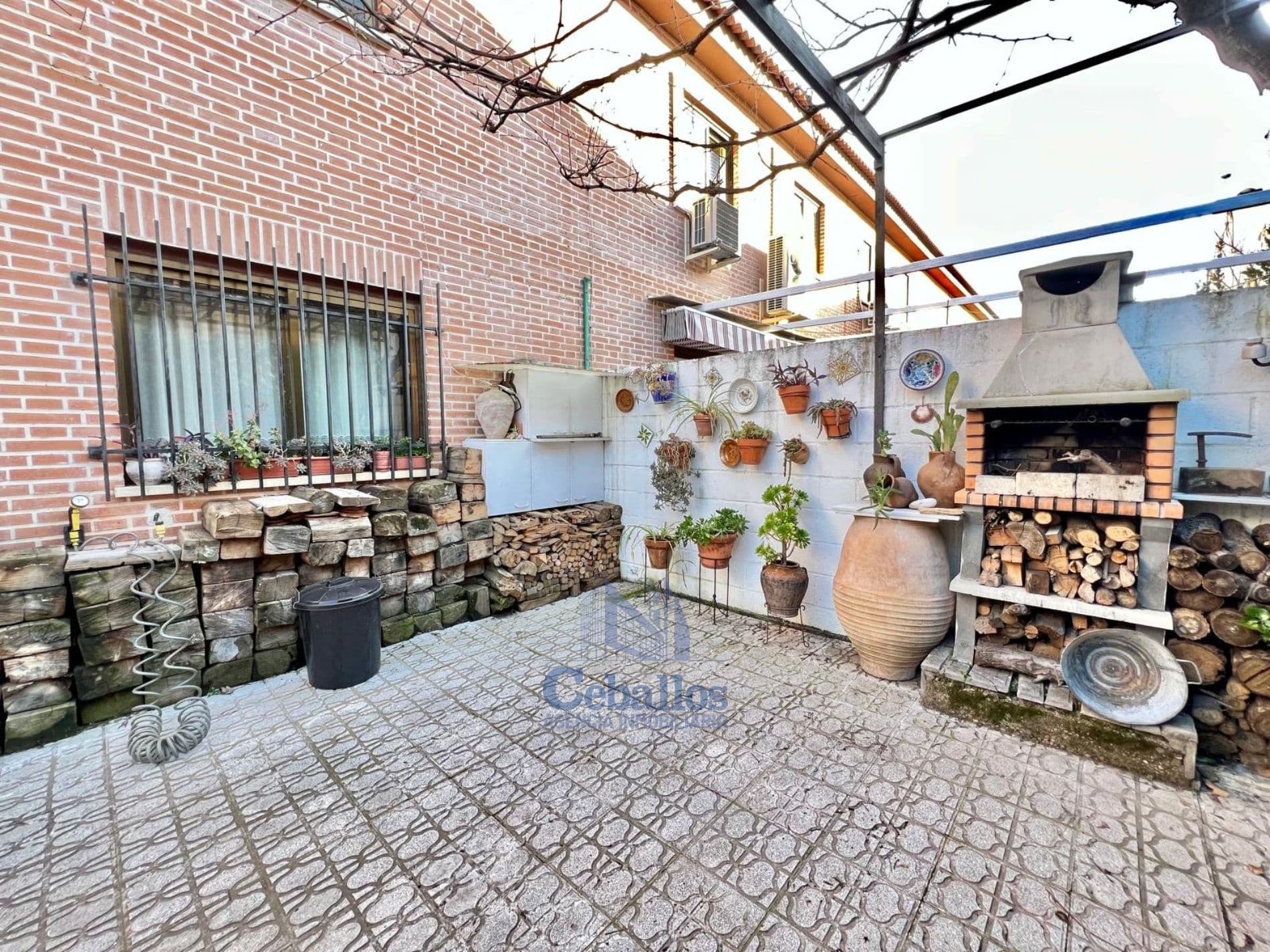 🏡 CASA ADOSADA REFORMADA EN MARCHAMALO - Foto 2