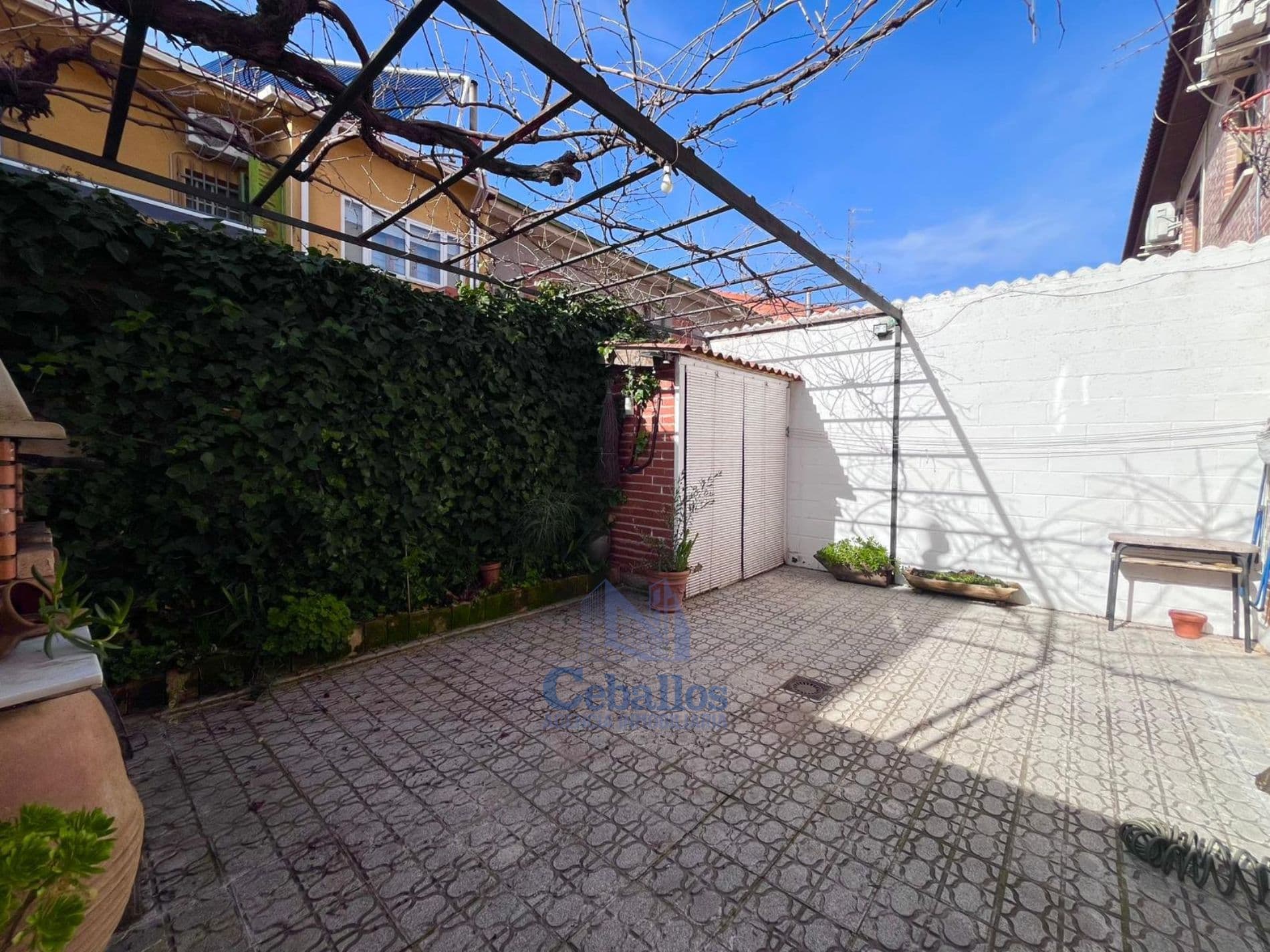 🏡 CASA ADOSADA REFORMADA EN MARCHAMALO - Foto 3