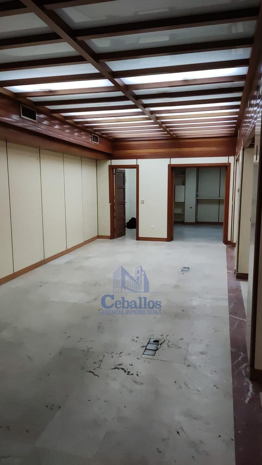 Local comercial con una ubicación privilegiada y rodeado de todos los servicios - Foto 3