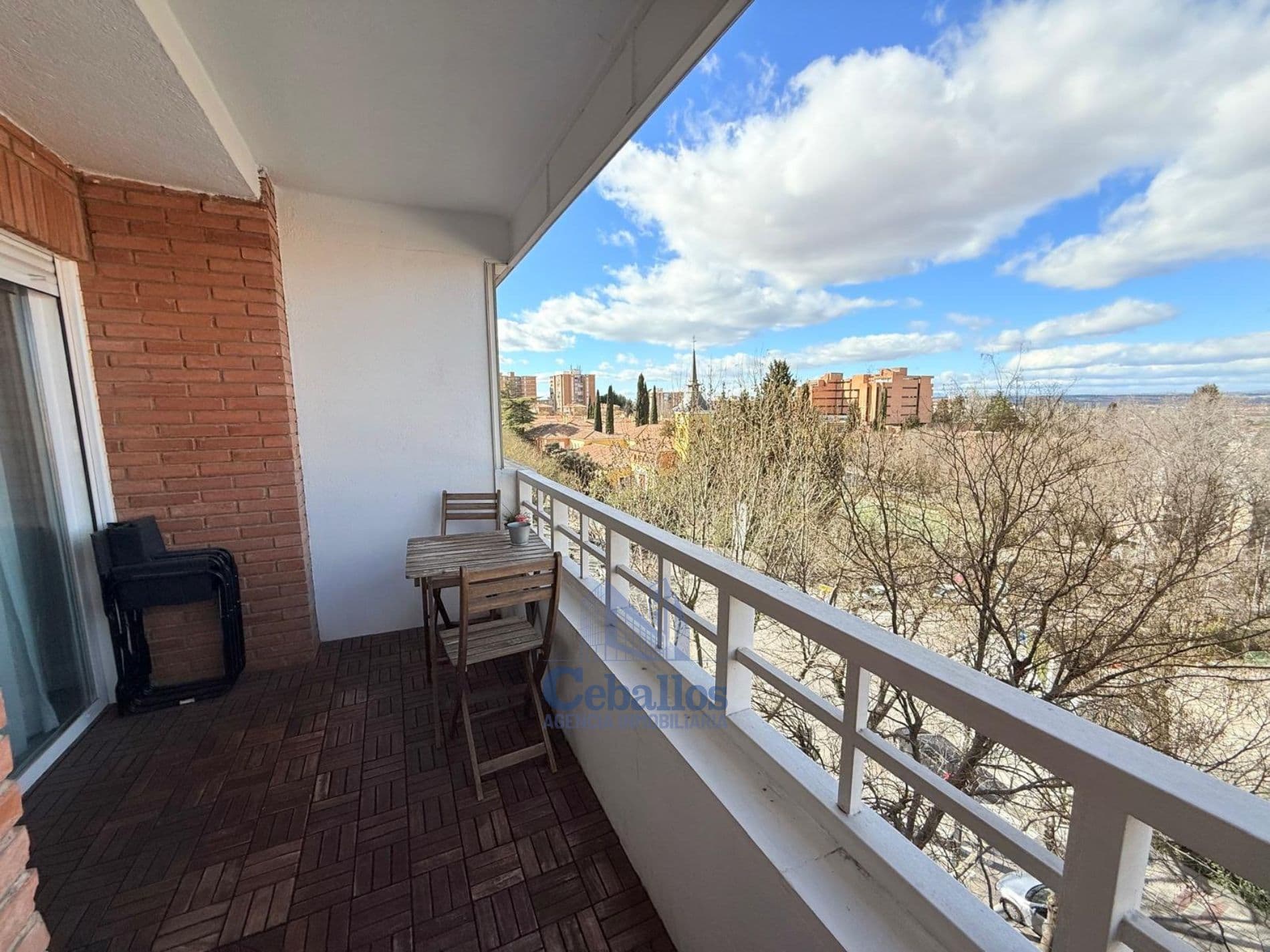 Te presento un magnífico piso en el corazón de Guadalajara, una ubicación inmejorable - Foto 1