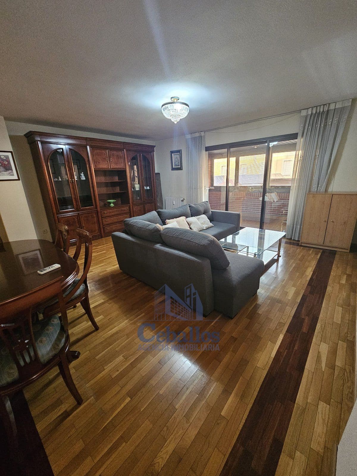 Piso en el corazón de Guadalajara, una vivienda que combina comodidad - Foto 1