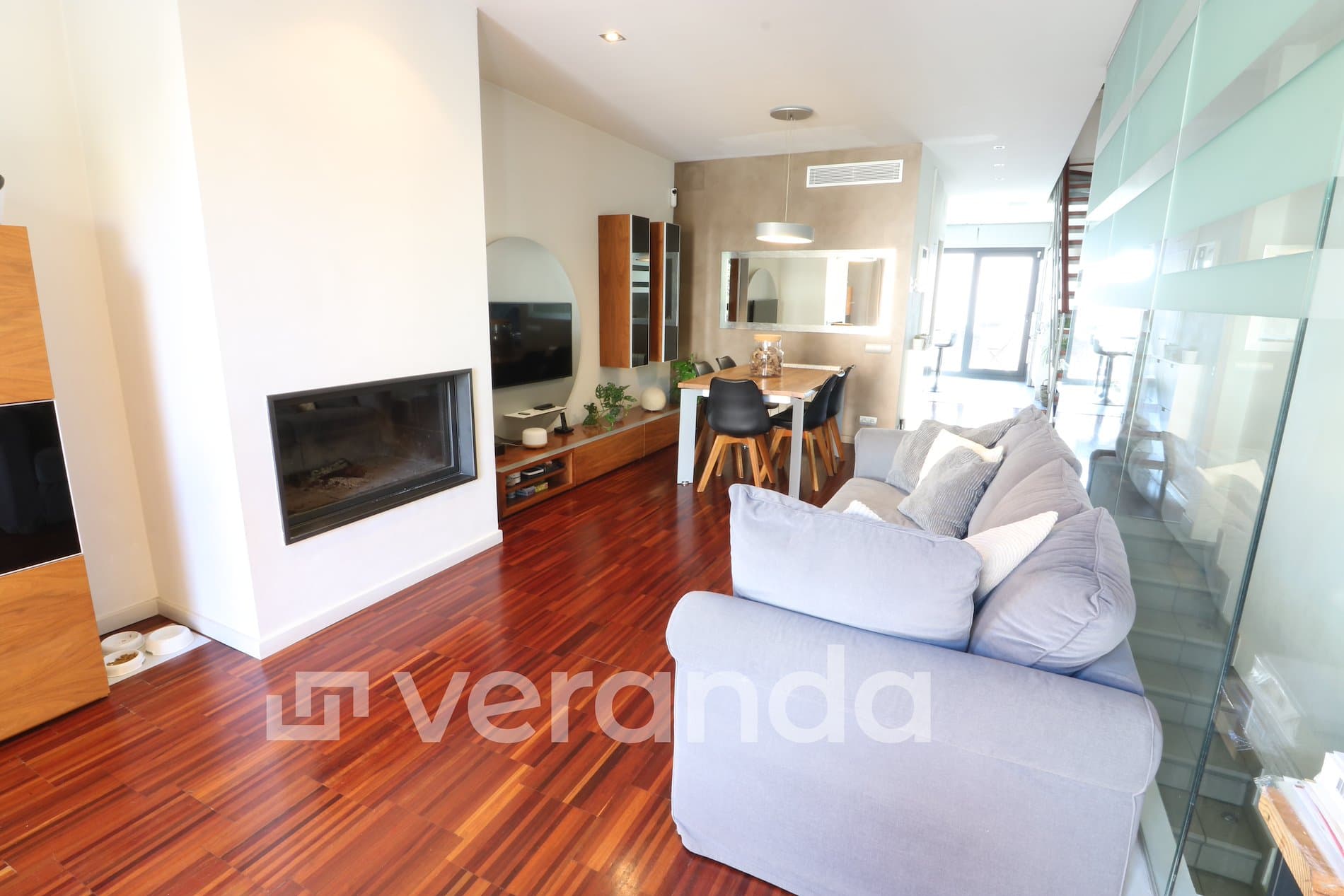 CASA ADOSADA CASC ANTIC CON JARDIN 254 M2 - Foto 1