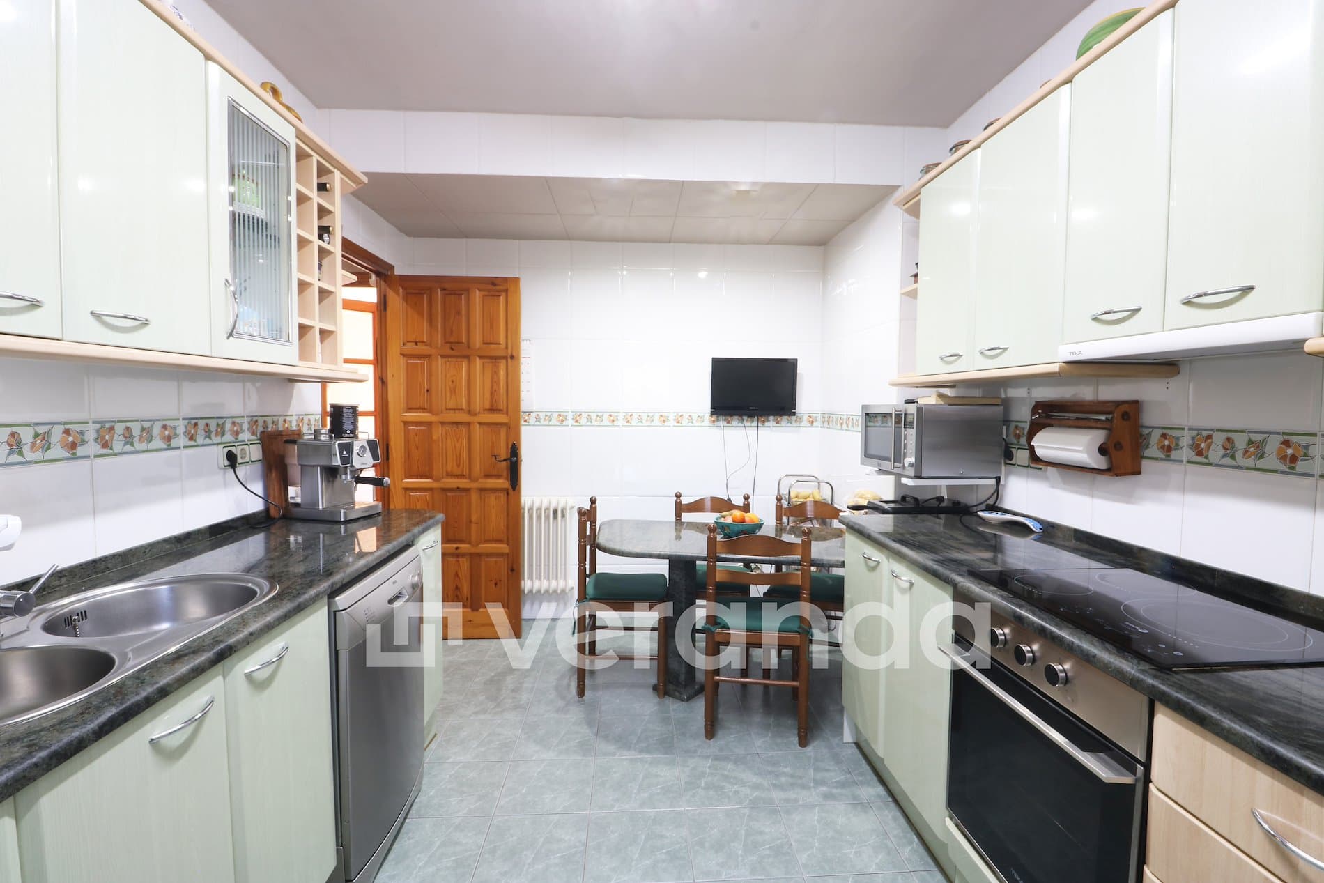 CASA ADOSADA EN ZONA CENTRO CON JARDIN - Foto 4