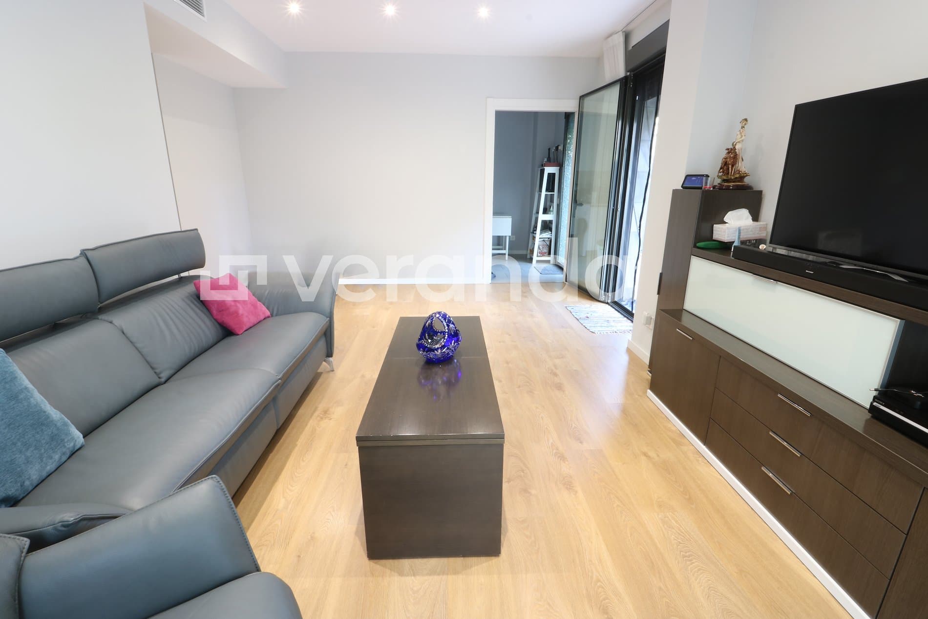 PLANTA BAJA 107 M2 TERRAZA DE 69 M2 PARQUING Y TRASTERO - Foto 2