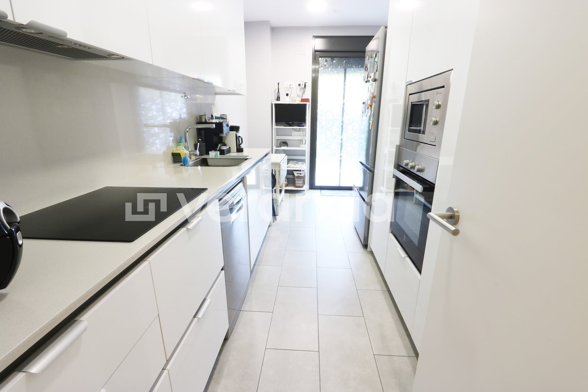 PLANTA BAJA 107 M2 TERRAZA DE 69 M2 PARQUING Y TRASTERO - Foto 3