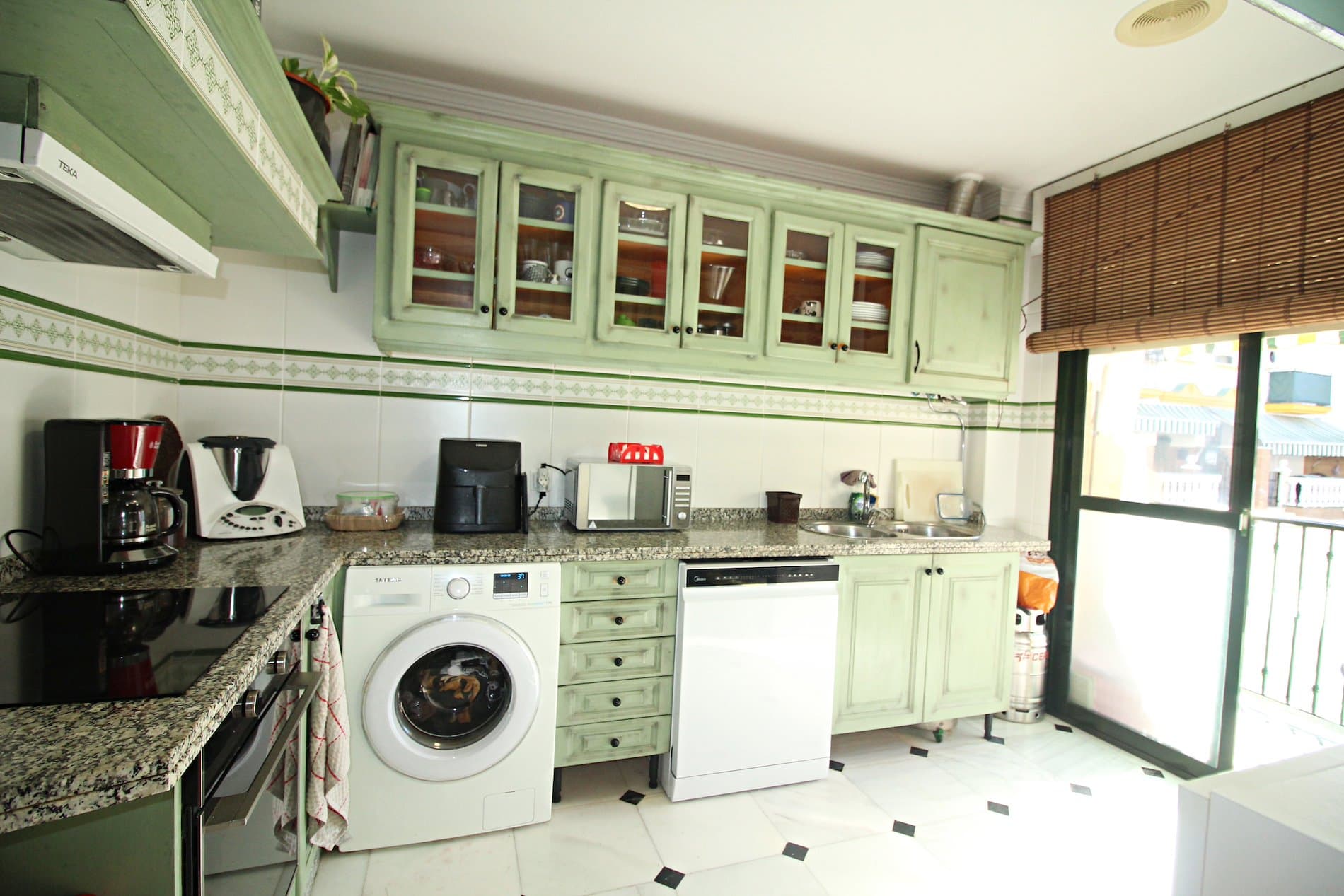 Espectacular unifamiliar de 4 plantas con solárium privado y garaje - Foto 1