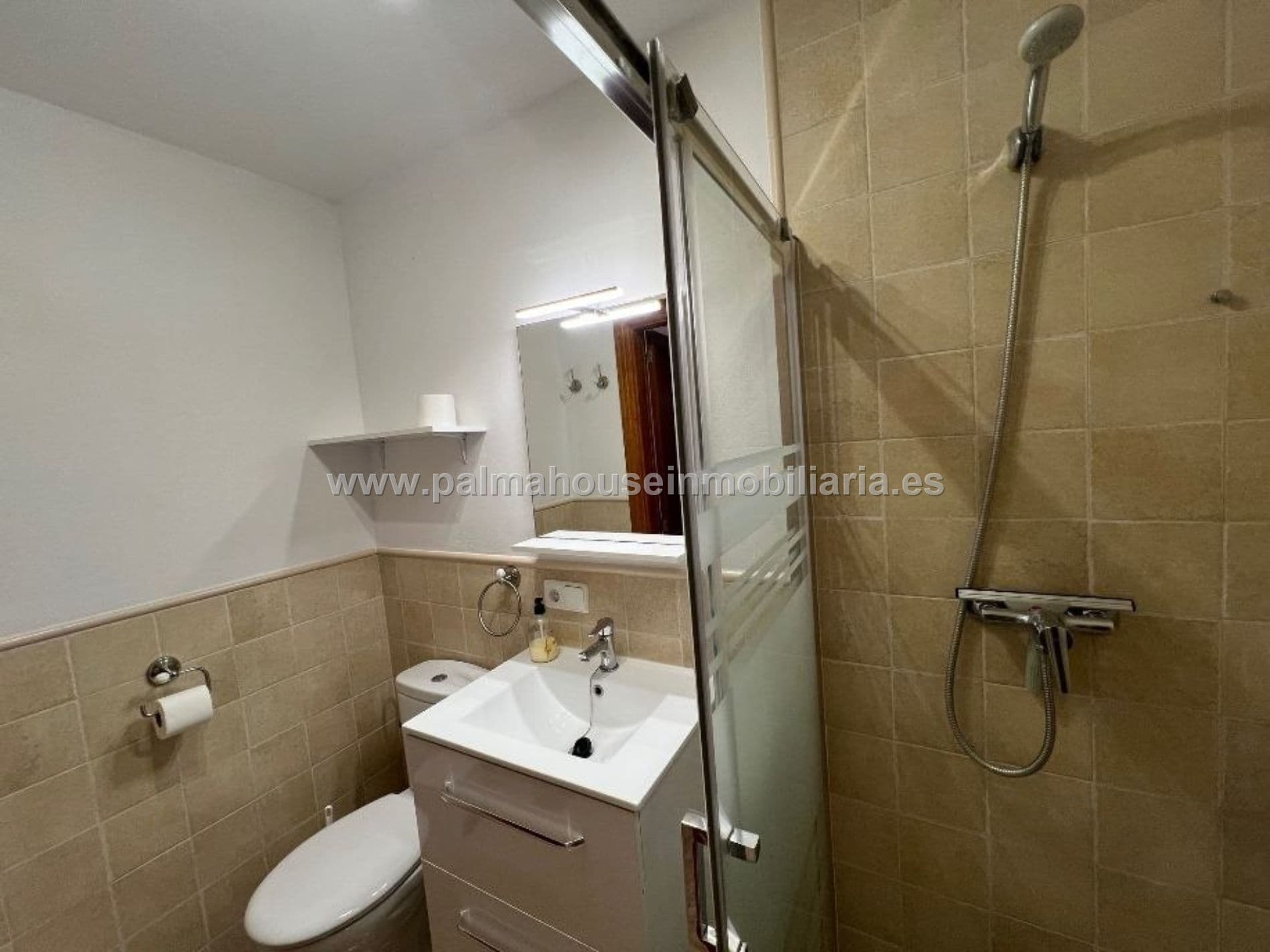 CONTACTAR SOLO VIA WHATSAP... PLANTA BAJA ESPACIOSA CON TERRAZA - Foto 2