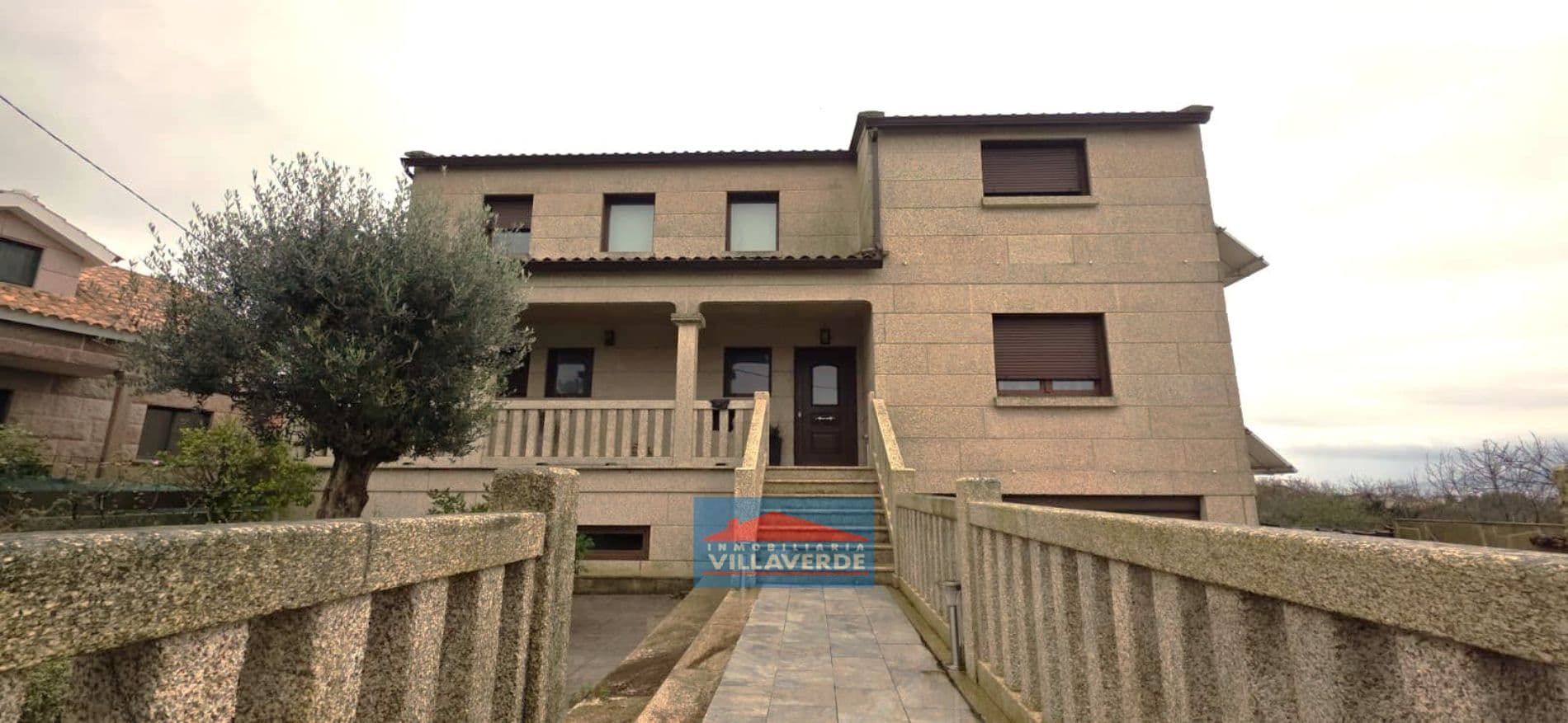 CHALET DE DISEÑO CONSTRUIDO EN PIEDRA MUY SOLEADO Y CON BONITAS VISTAS. - Foto 1