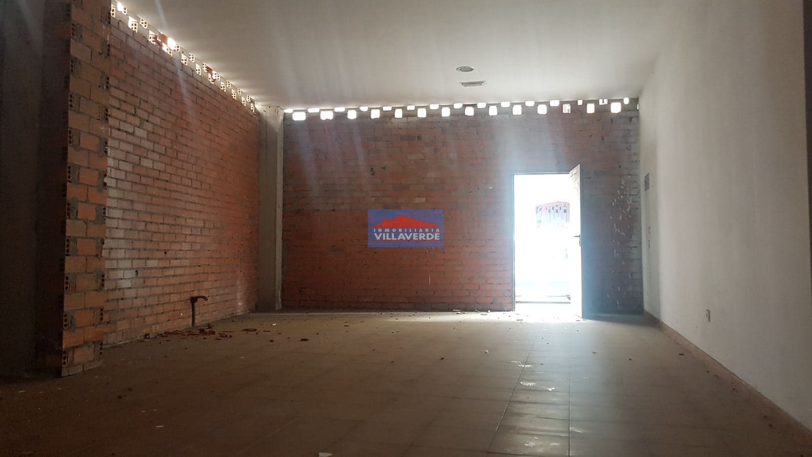 LOCAL SEMI-ACONDICIONADO EN CANGAS - Foto 2