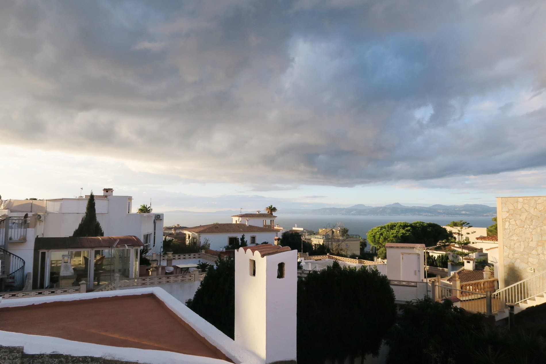 CHALET UNIFAMILIAR CON PISCINA EN BAHIA GRANDE - Foto 2