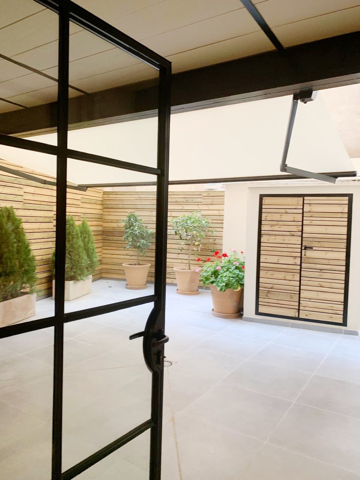 PISO CON AMPLIO PATIO EN ZONA PASEO MALLORCA - Foto 1