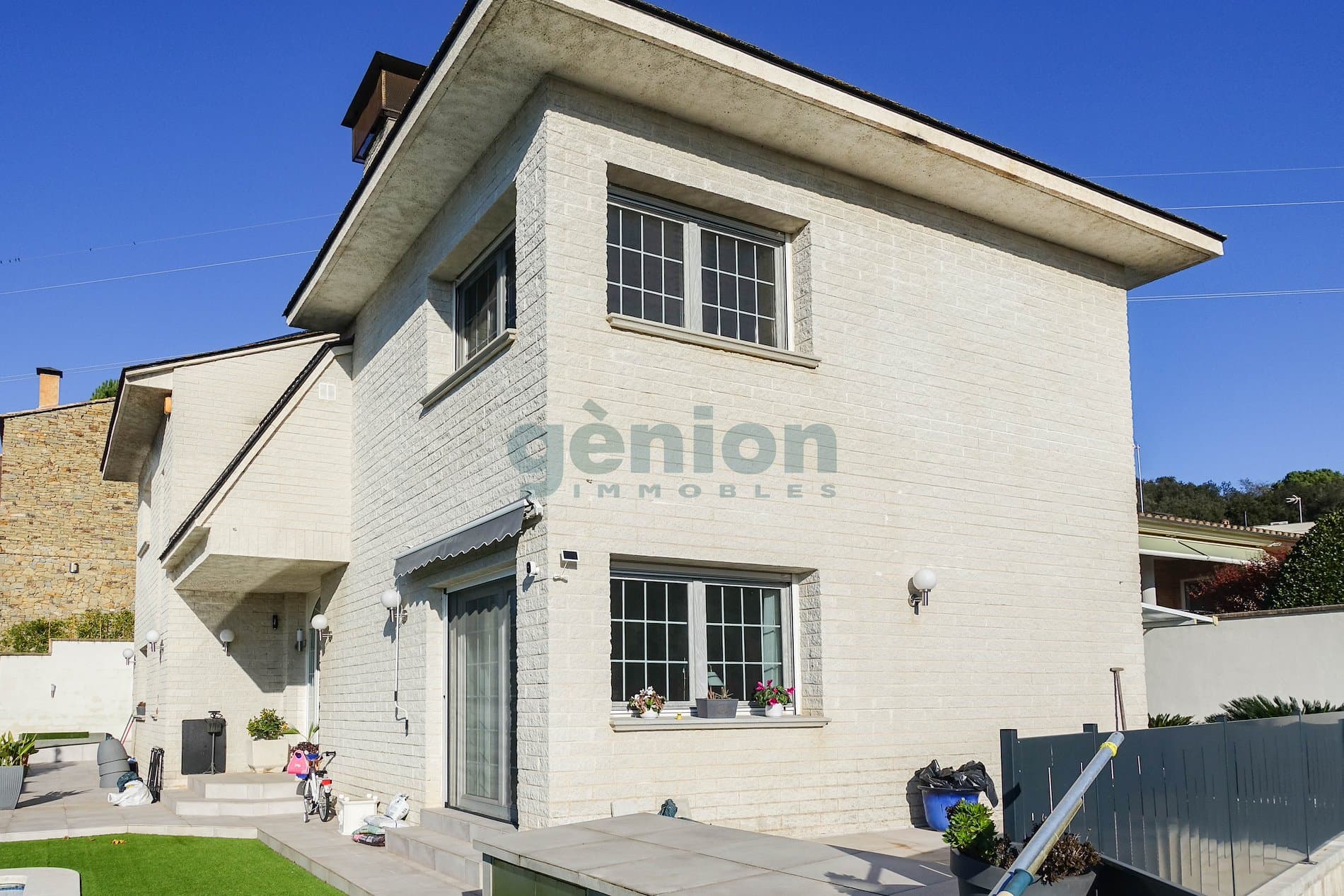 CASA ESQUINERA EN TORRES DE PALAU II. PARCELA DE 601 m² Y 317 m² CONSTRUIDOS - Foto 1