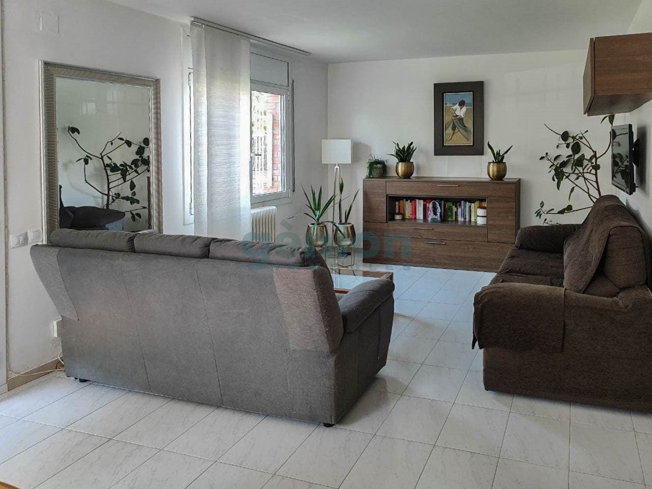 CASA ESQUINERA EN GIRONA, FONTAJAU. JARDÍN TODO ALREDEDOR Y 3 HABITACIONES DOBLES - Foto 5