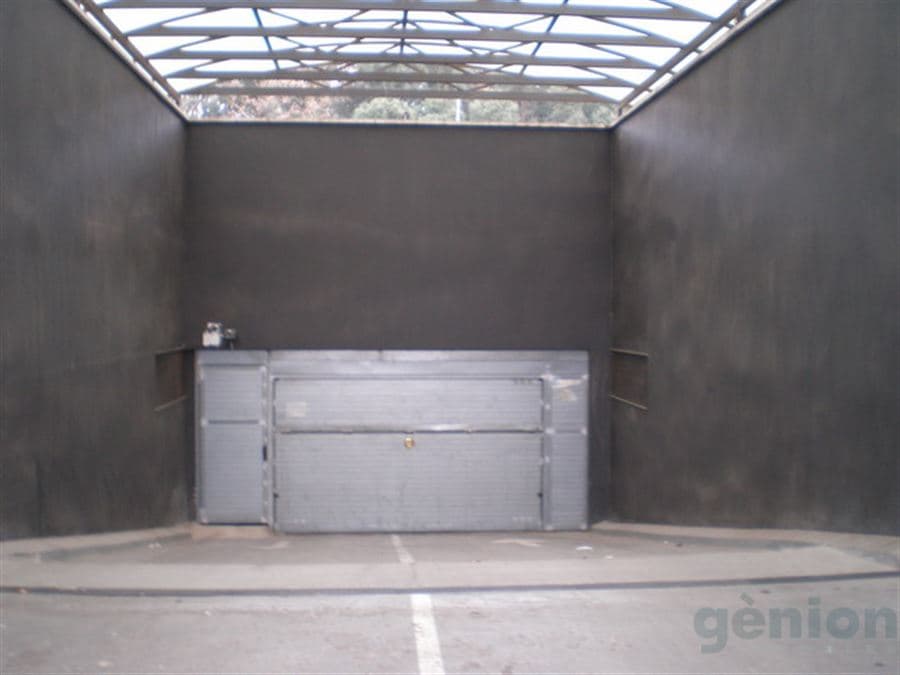 PLAZAS DE APARCAMIENTO PARA COCHE MEDIANO Y GRANDE - Foto 1