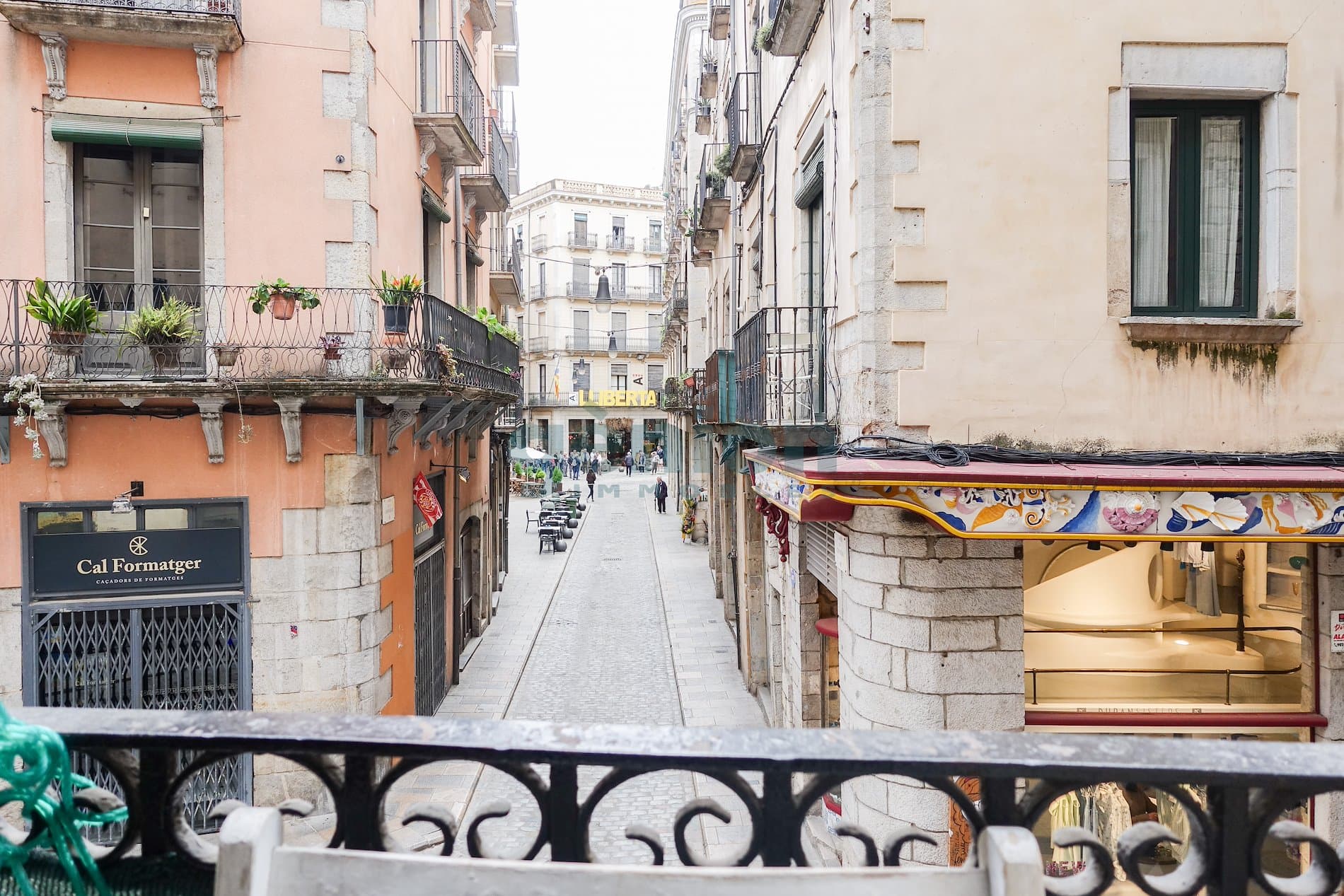 PISO EN PLENO BARRI VELL DE GIRONA, CON FACHADA AL CARRER  DE LA CORT REIAL - Foto 2