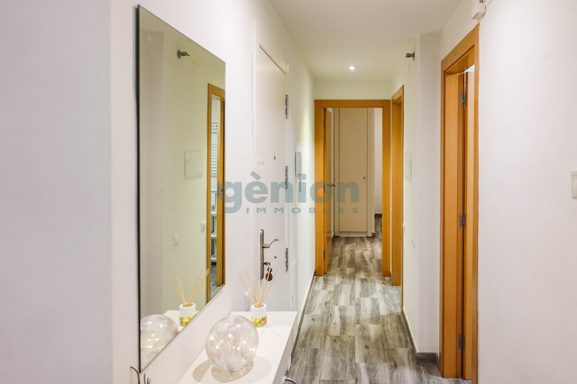 APARTAMENTO EN EL BARRIO VIEJO DE GIRONA, CON LICENCIA COMO PISO TURÍSTICO - Foto 5