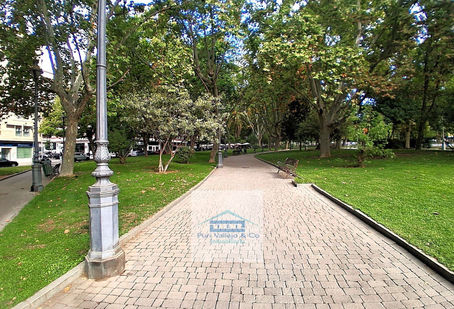 Gran piso de 6 habitaciones y 3 baños en zona Vallellano-Ministerios. - Foto 2