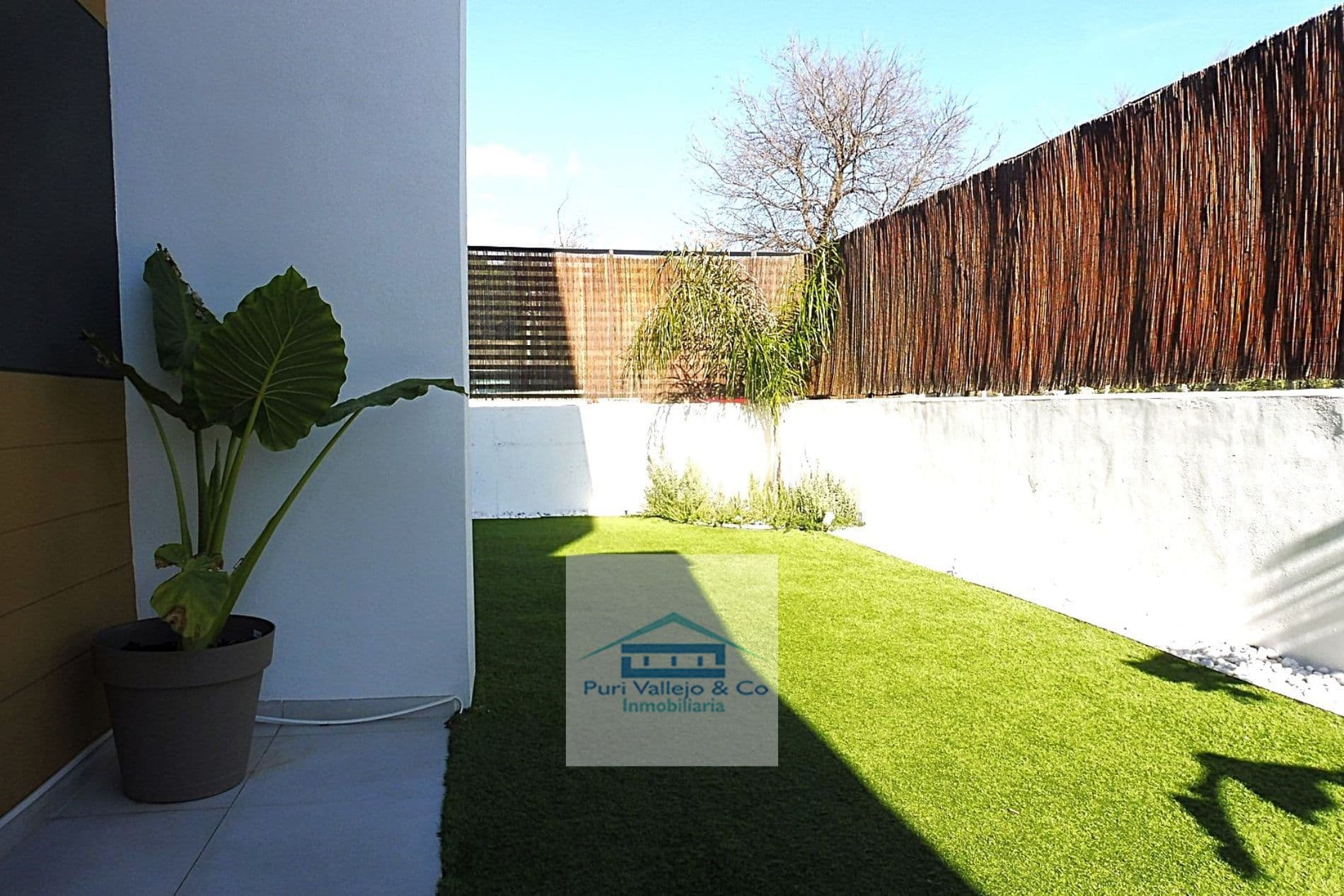 Espectacular piso con precioso jardín de diseño. - Foto 4