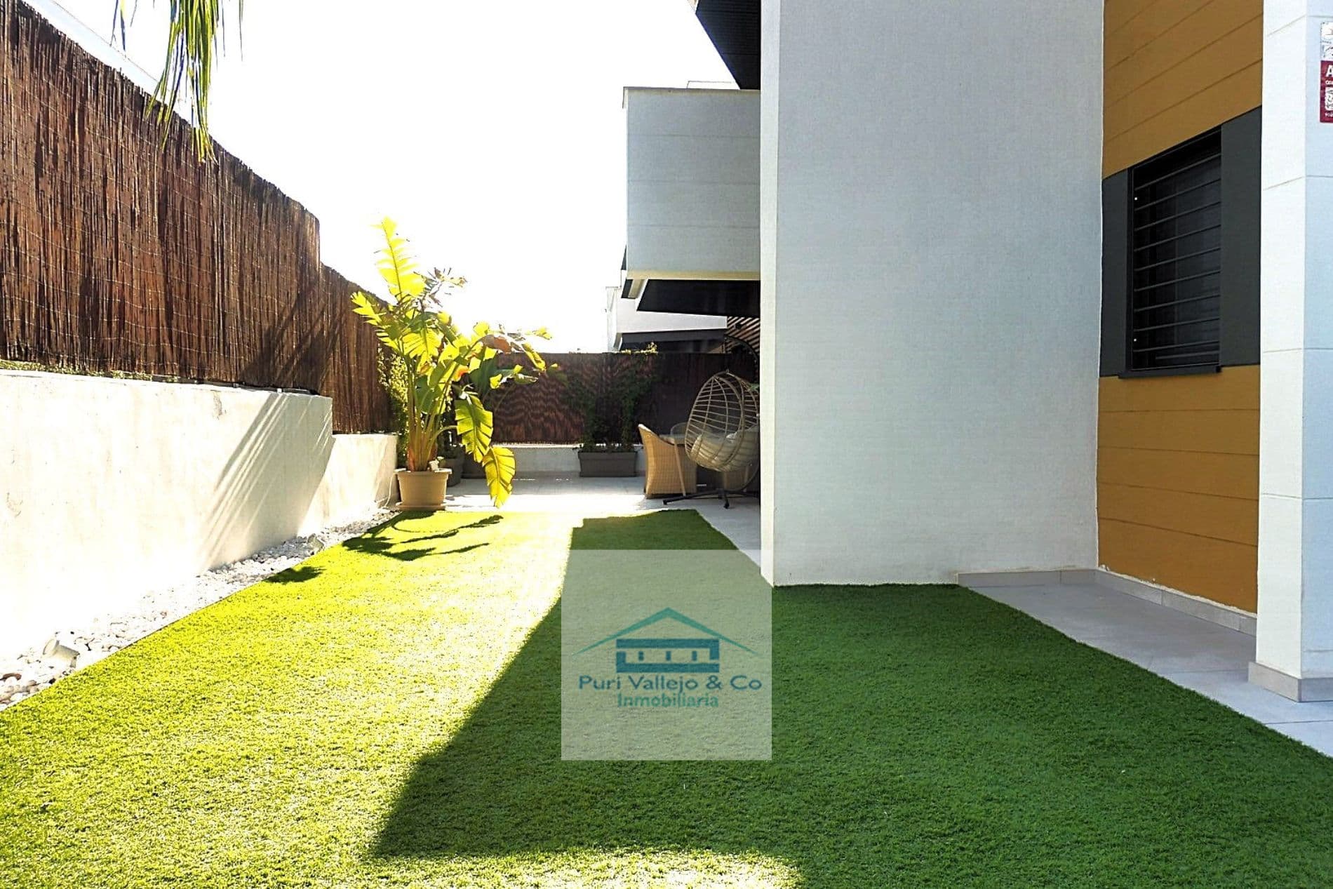 Espectacular piso con precioso jardín de diseño. - Foto 5