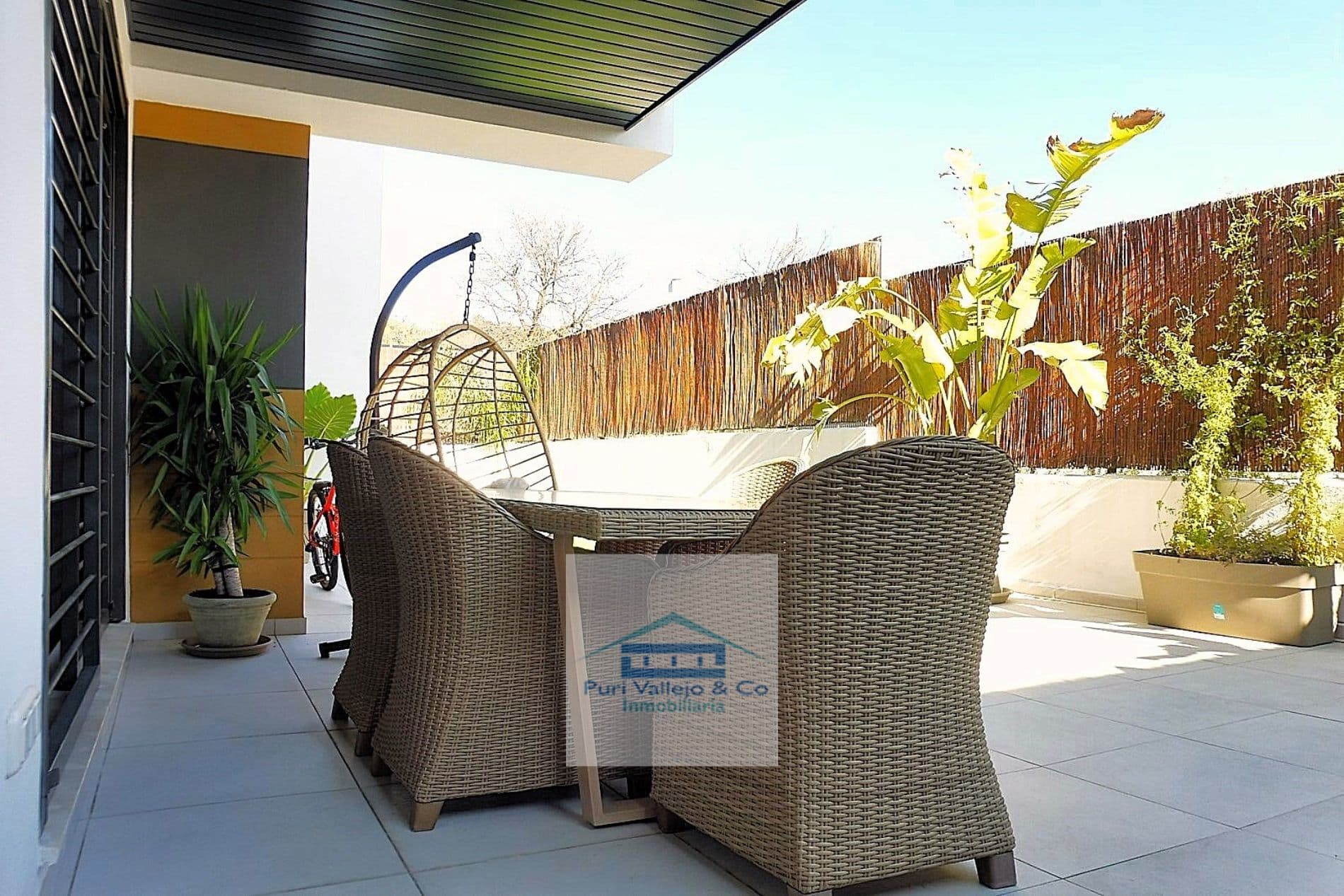 Espectacular piso con precioso jardín de diseño. - Foto 3