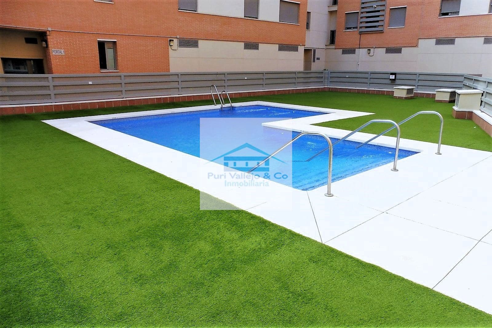 Gran piso de 3 habitaciones con piscina y garaje. - Foto 1