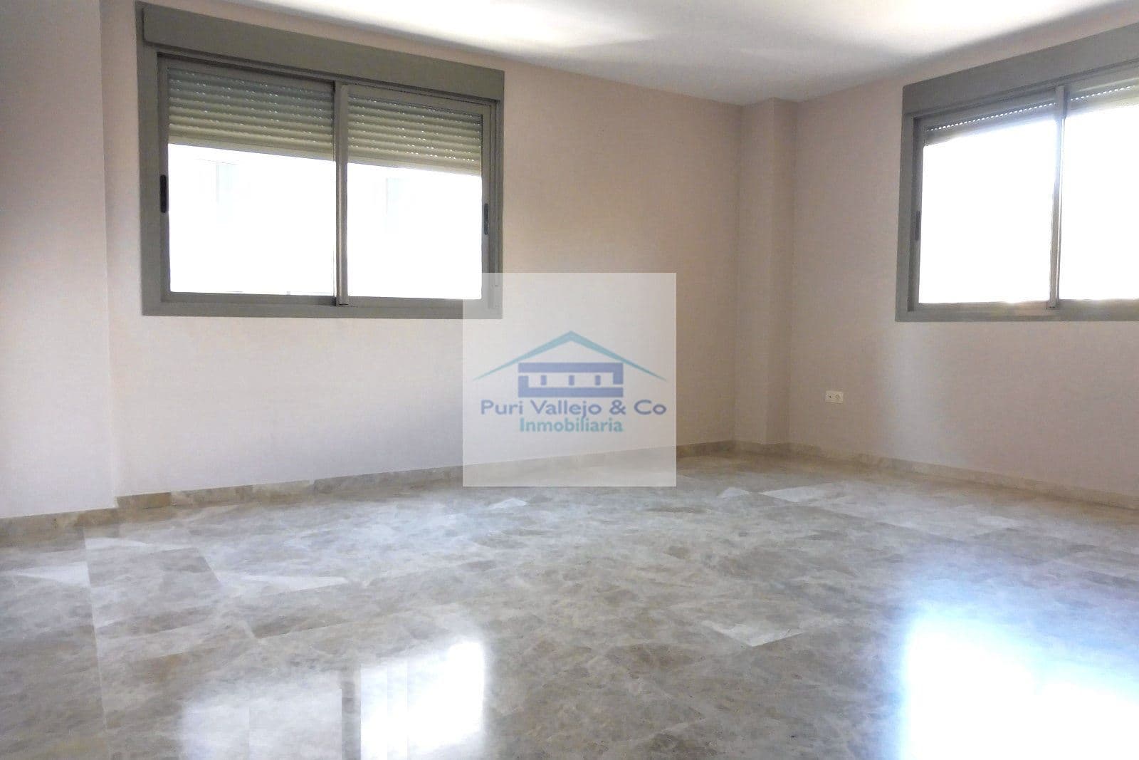 Gran piso de 3 habitaciones con piscina y garaje. - Foto 3