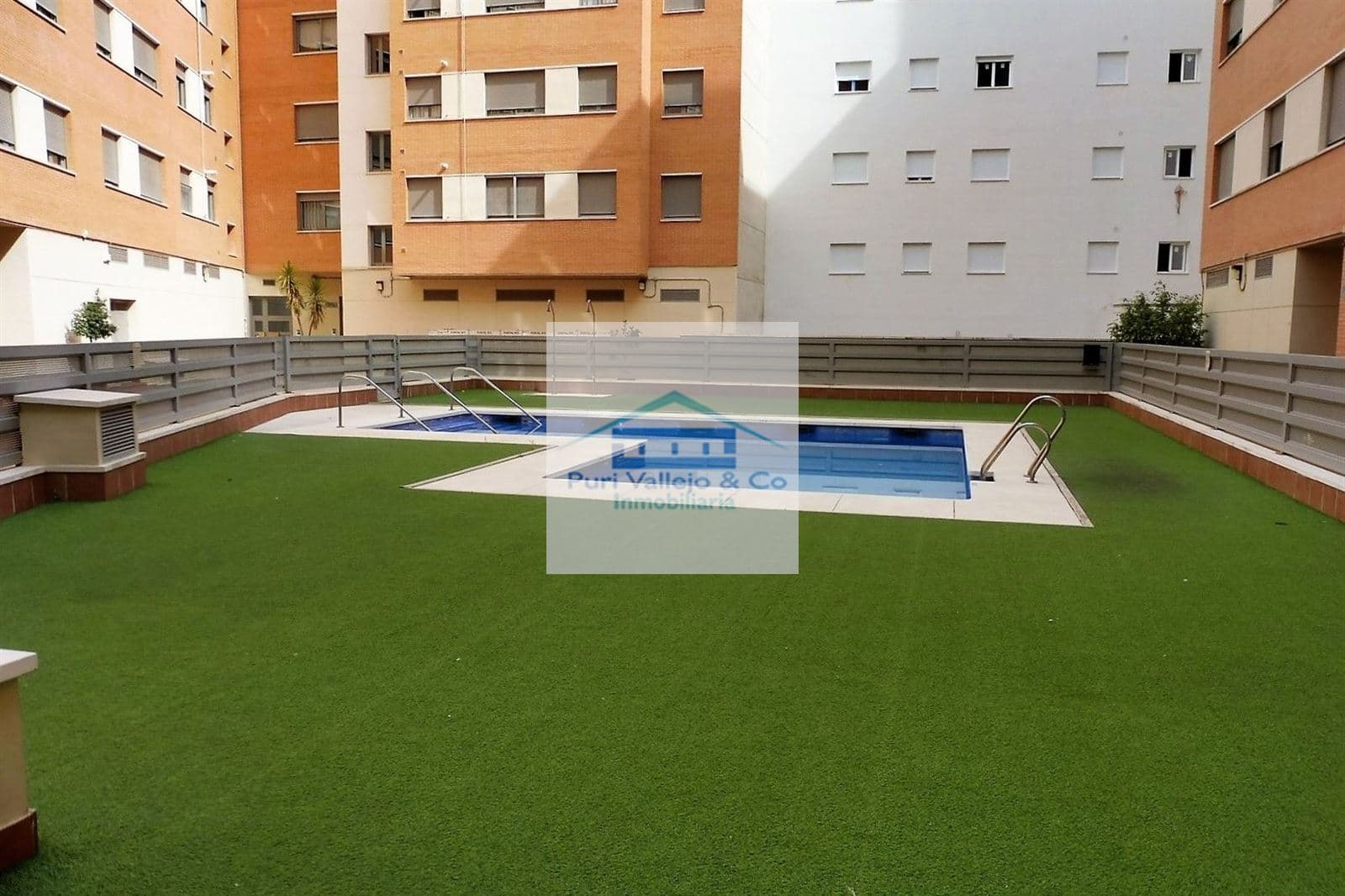 Gran piso de 3 habitaciones con piscina y garaje. - Foto 2