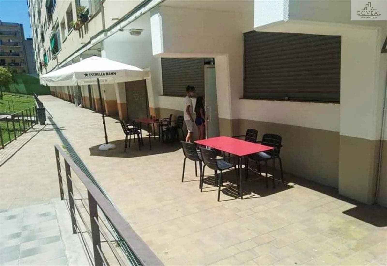 Bar en traspaso con 2 terrazas. - Foto 2