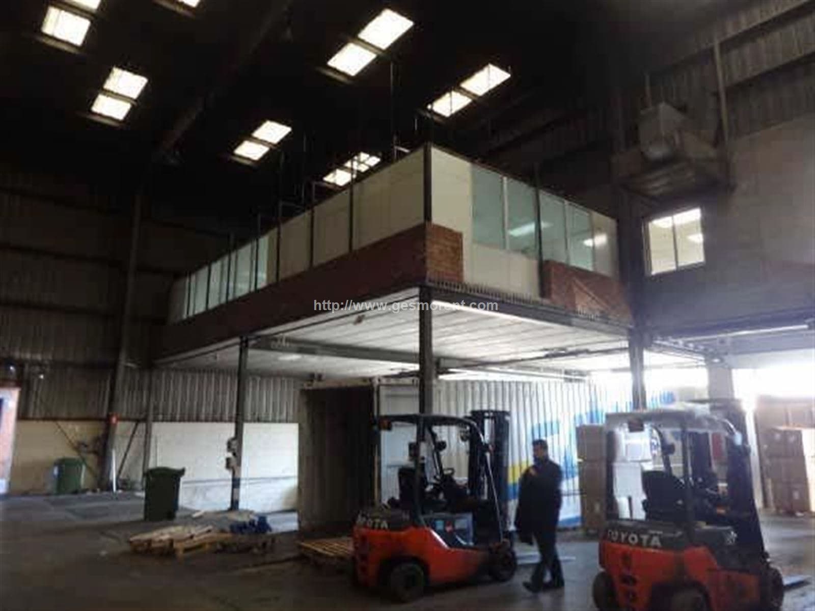 NAVE EN TRASPASO EN BARCELONA - Foto 3